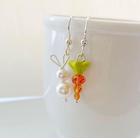 Crafty Fun Group | Bunny & carrot earrings I made🐰🥕💕 | Facebook Diy Easter Earrings, Carrot Jewelry, Carrot Earrings, Small Bunny, Bunny Jewelry, Bunny Carrot, Earrings Diy Handmade, Bunny Treats, Easter Basket Stuffers