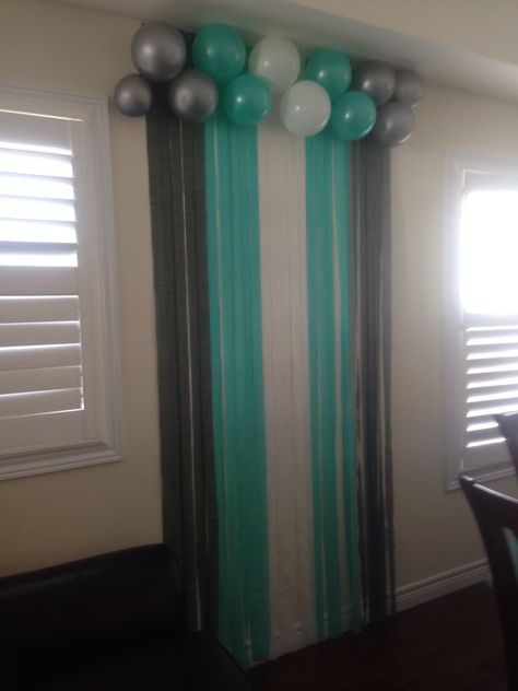 Tiffany blue back drop at baby shower. Birthday Background Decoration, Ideas For Baby Shower, Deco Ballon, Anniversaire Diy, Baby Shawer, Shower Bebe, Baby Shower Planning, Background Decoration, Birthday Background