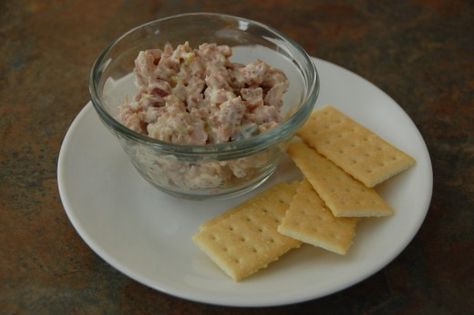 easy, delicious ham salad Braunschweiger Dip, Liverwurst Recipe, Easy Ham Salad, Chicken Liver Pate Recipe, Liver Sausage, Cherry Bread, Sausage Dip, Chicken Liver Pate, Easy Ham