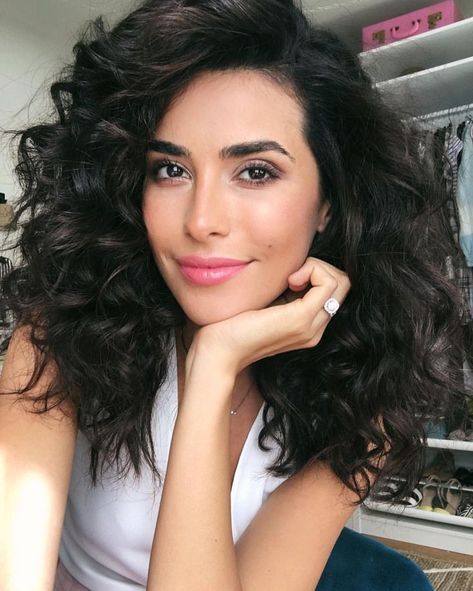 Sazan Hendrix. Makeup look. Fresh face. Pink lips. Lip gloss. Blush. Curls. Curly hairstyle. Brows. The Joy of J Sazan Hendrix, Moving To A New City, The Right Hairstyles, Finding A New Job, A Fresh Start, Trending Hairstyles, Balayage Highlights, Short Curly Hair, Fresh Start