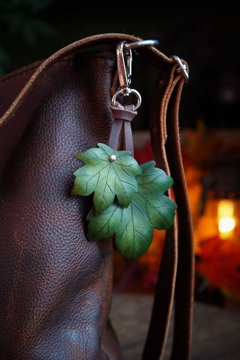 Leaf Bag, Handmade Leather Jewelry, Natural Magic, Leather Diy Crafts, Bags Handmade, Leather Crafts, Key Hook, Leather Art, Carved Designs