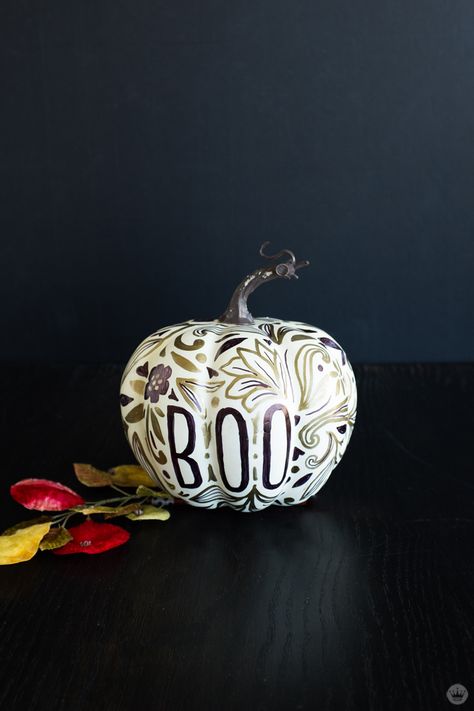 Adult Painted Pumpkins, Ceramic Pumpkins Painting Ideas, Artistic Pumpkin Painting, Painted White Pumpkins Ideas, Boho Pumpkin Painting, Cute Painted Pumpkins Ideas, Painted White Pumpkins, Ceramic Pumpkin Painting Ideas, Painted Ceramic Pumpkins