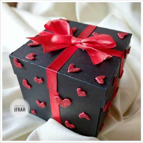 Bf Valentines Gift, Beautiful Christmas Wrapping, Exploding Gift Box, Happy Birthday Cards Handmade, Wedding Gift Pack, Diy Crafts Knitting, Personalised Gifts Diy, Valentines Gift Box, Happy Birthday Template