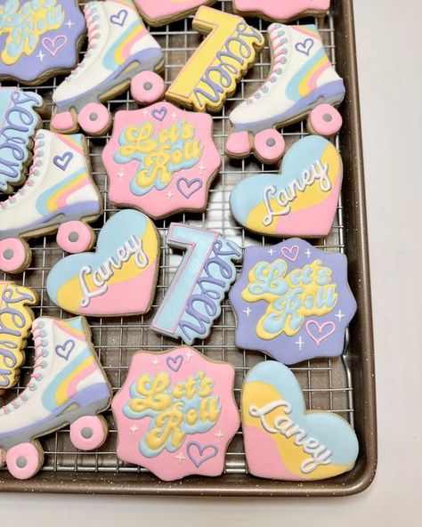 Rollerblade Birthday Party, 70s Roller Skating Party, Skate Party Cake Ideas, Rollerskating Party Decorations, Skate Party Birthday Cake, Roller Skates Birthday Party, Lets Roll Skate Party, Rolling Into 6 Birthday, Roller Skate Sugar Cookies