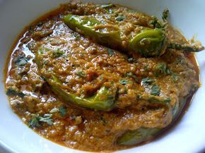 Subji Recipe, Arab Dishes, Bagara Baingan, Indian Vegetarian Dinner Recipes, Easy Indian Appetizers, Mirchi Ka Salan, Desi Recipes, Afghan Food Recipes, Roof Terraces