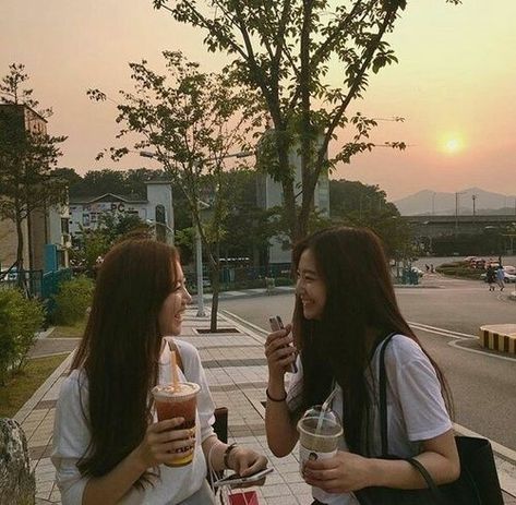 aesthetic cute korean friends bestfriends girls women ullzang Korean Friends, Kore Ulzzang, Bff Girls, Mode Ulzzang, Korean Best Friends, Fotos Goals, 얼짱 소녀, Best Friends Aesthetic, Ulzzang Couple