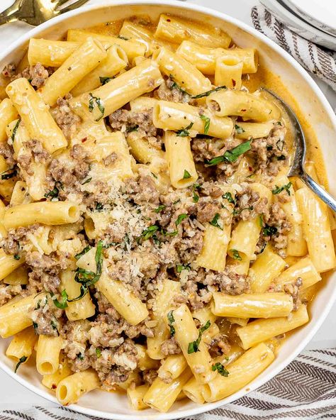 Craving a quick yet scrumptious weeknight dinner? You can't go wrong with this Creamy Italian Sausage Pasta! Made in one skillet and ready in 30 minutes, this dish is the perfect blend of flavors and textures. A must-try recipe for pasta lovers! 🍝 #CreamyItalianSausagePasta #QuickDinnerIdeas #OneSkilletMeals #EasyWeeknightDinners Linguine And Sausage Recipes, Italian Sausage Elbow Macaroni, Sausage And Lemon Pasta, Italian Sausage Links Pasta, Jocooks.com Recipes, What To Make With Italian Sausage, Gigli Pasta Recipes, Sausage And Pasta Recipes Easy, Creamy Pasta With Sausage