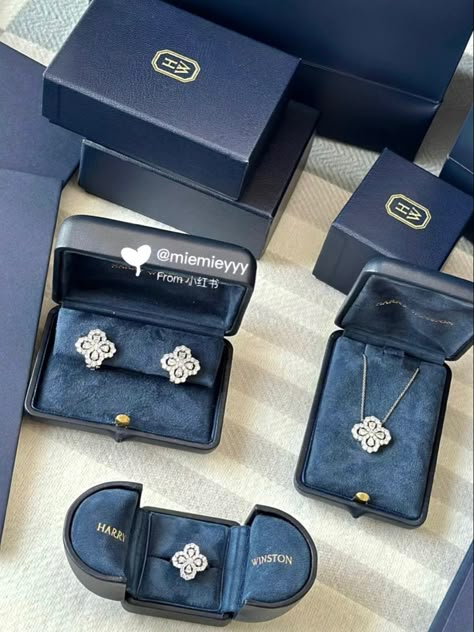 Harry Winston Earrings Studs, Harry Winston Jewelry Earrings, Harry Winston Watch Women, Harry Winston Sapphire Necklace, Dhgate Finds, Harrywinston Jewellery, Harry Winston Jewelry, Glow Jewelry, Women Jewellery