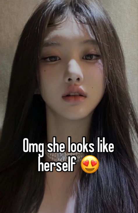 Ok but the moles?!??? Yeah, could be fake. Maybe, a cosplay 🤔 Moles Face Aesthetic, Mole On Face Beauty, Girl With Moles, Attractive Moles On Face, Mole In Face, Girl With Moles On Face, Moles On Face, Homemade Facials, Mole