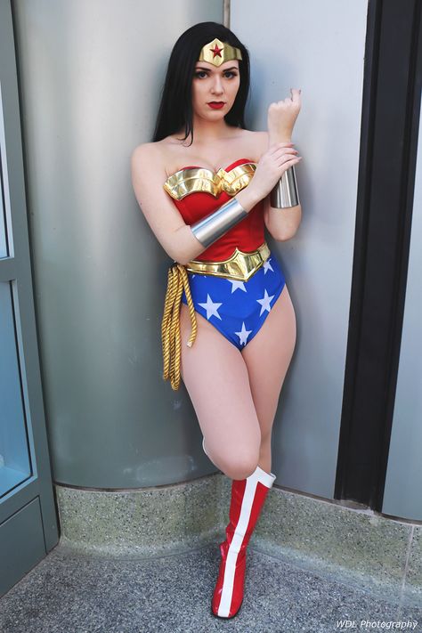 Cosplay Women Ideas, Wonder Woman Halloween Costume, Cosplay Ideas Women, Princess Halloween Costume, Marvel Costumes, Wonder Woman Cosplay, Superhero Cosplay, Wonder Woman Costume, Halloween Costume Outfits