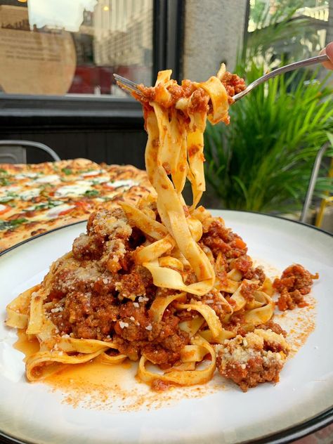 Pasta Bolognese Aesthetic, Spaghetti Aesthetic Food, Spaghetti Bolognese Aesthetic, Bolognese Aesthetic, Aesthetic Food And Drink, Tagliatelle Bolognese, Spaghetti Bolognaise, Salty Foods, Tasty Pasta