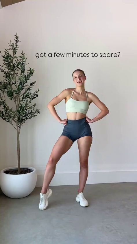 Health & Fitness (@FitnessF0rWomen) on X Squat Variations, Squat Challenge, Soccer Workouts, Daily Exercise, Squat Workout, Strong Legs, Daily Home Workout, Build Strength, Leg Day