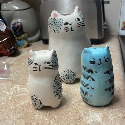 Ceramic Cat Spoon Holder And Salt And Pepper Shakers Spoon Holder Was Used Salt And Pepper Shakers, Brand New Out Of Box Pottery Salt And Pepper Shakers, Salt And Pepper Shakers Ceramic, Colorful Kitchen Accessories, Cat Spoon, Cat Kitchen, Ceramic Salt And Pepper Shakers, Ceramic Salt And Pepper, Lisa Larson, Ceramic Cat