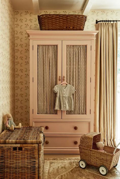 25 Nursery Storage Ideas to Organize Clutter in Style Becca Interiors, Vintage Kids Room, English Country Decor, Kids Bedroom Designs, Kids Bedroom Design, White Oak Floors, Nursery Storage, Decoration Inspiration, Baby's Room