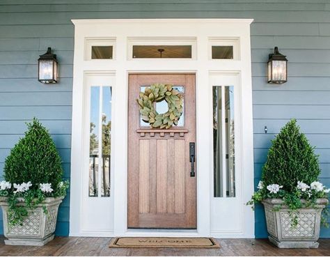 Fixer upper Joanna Gaines front door Pintu Interior, Arsitektur Art Deco, Pig House, Siding Colors, Door Inspiration, Front Steps, Casa Exterior, House Color, Beach Modern