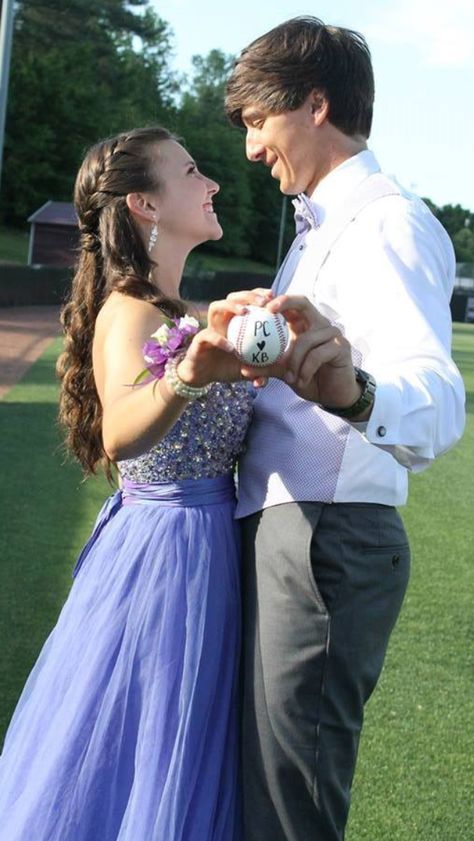 Prom Soccer Pictures, Baseball Prom Pictures Guys, Fun Prom Pictures, Before Prom Pictures Photo Ideas, Prom Pics On Baseball Field, Funny Prom Pictures Couples Best Friends, Prom Pictures Couples Black, Homecoming Couple, Formal Photography