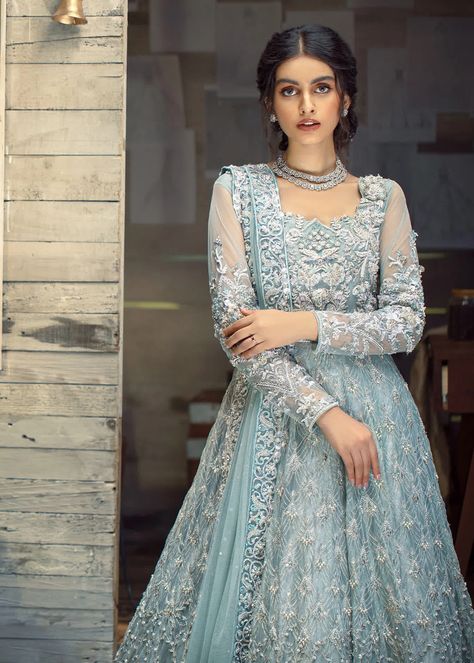 Gown Lehenga, Zardosi Work, Floral Lehenga, Heavy Dresses, Lehenga Online, Formal Wear Dresses, Ladies Blouse Designs, Pakistani Bridal Wear, Beautiful Costumes