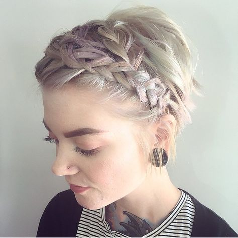 Kort Bob, Messy Braids, Penteado Cabelo Curto, Short Hair Updo, Short Blonde, Trending Hairstyles, Braids For Short Hair, Pixie Hairstyles, Perfectly Imperfect