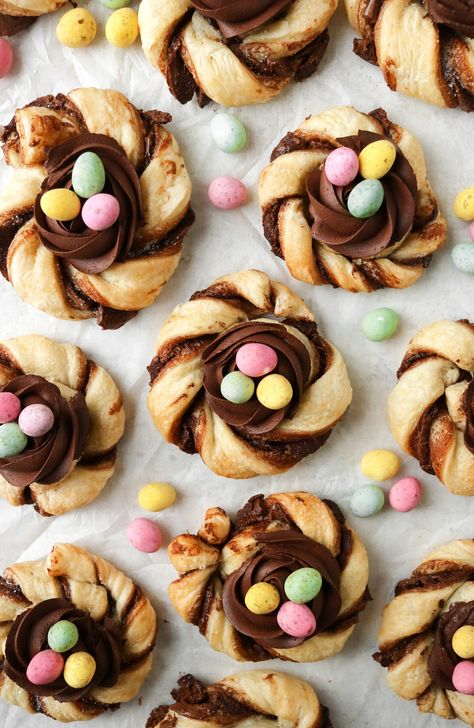 Vegan Puff Pastry Easter Nests Puff Pastry Easter, Puff Pastry Vegan, Easter Nests Recipe, Pastry Swirls, Vegan Puff Pastry, Easter Pastries, Healthy Easter Treats, Vegan Easter Recipes, Easter Food Appetizers