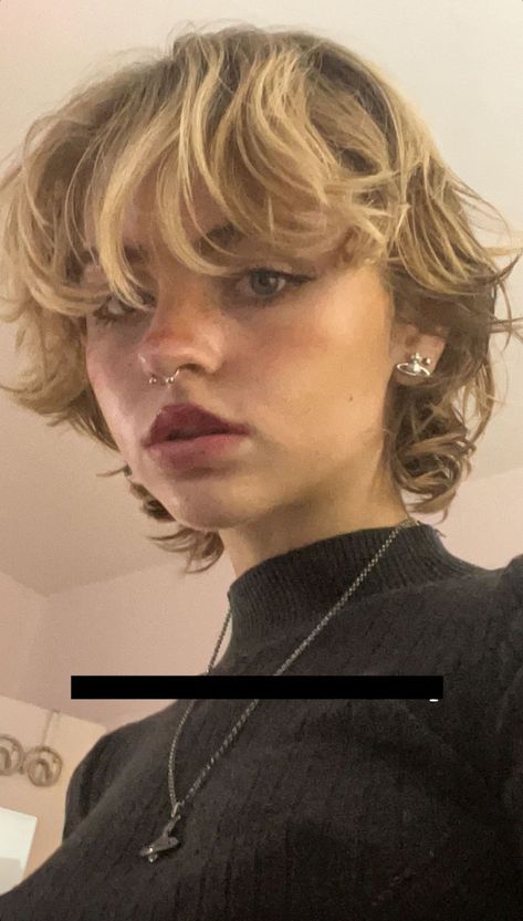 Short Alt Haircuts, Dirty Blonde Hair Short, Hadley Nelson, Genderfluid Hairstyles, Short Alt Hair, Short Shag Hair, Skater Hairstyles, Genderfluid Haircut, Short Grunge Hair