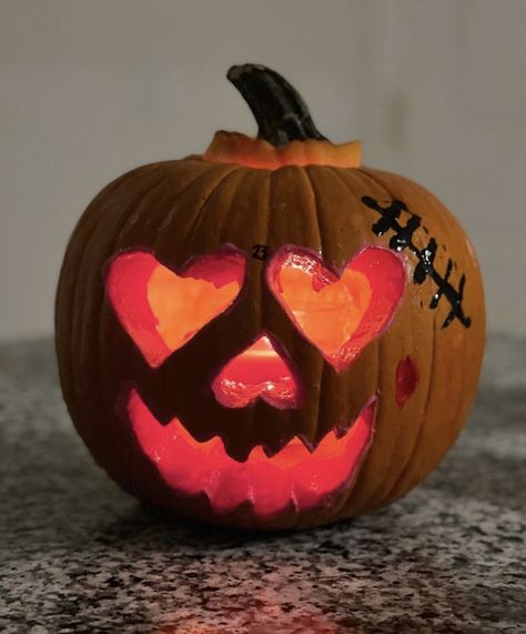 Pumpkin Ideas For Small Pumpkins, Carving A Pumpkin Ideas, Designs For Carving Pumpkins, Pumk8n Carving, Pumpkin Carving For Small Pumpkins, Pumpkin Carving Ideas To Put On Head, Carving Ideas Pumpkin, Easiest Pumpkin Carving Ideas, Pumpkin Heart Carving