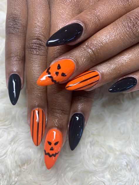 Jack O Lantern Nail Art, Jackolantern Nails, Jack O Lantern Nails, Halloween Nails Pumpkin, Vintage Nail Art, Halloween Nails Design, Cartoon Nails, Retro Shades, Pumpkin Nails