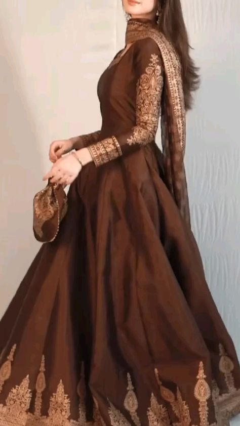 Frock Style Kurti Design, Casual Bridal Dress, Long Frock Designs, Desi Wedding Dresses, Long Gown Design, Lehenga Designs Simple, Desi Fits, Cute Dresses For Party, Desi Aesthetics