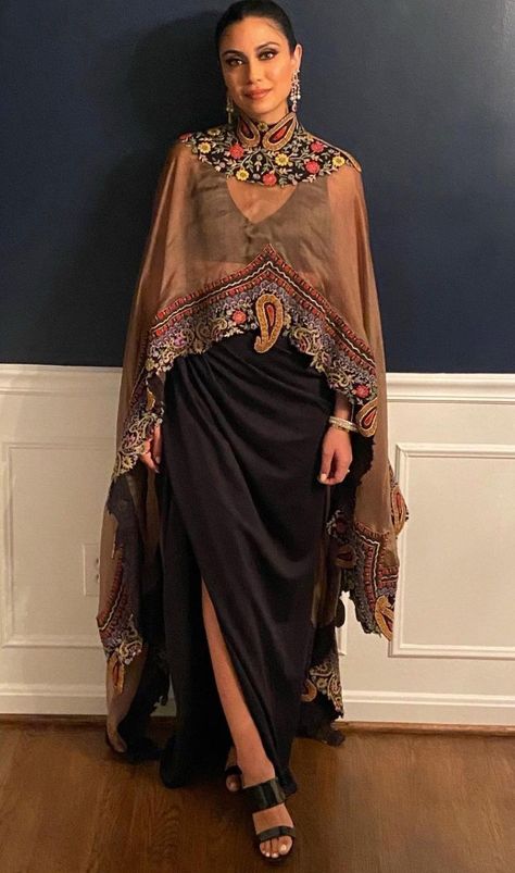 Anamika Khanna Cape, Asian Style Dress, Western Dresses For Women, Lehenga Saree Design, Kaftan Designs, Anamika Khanna, Lace Dress Design, Draping Fashion, Pakistani Wedding Outfits