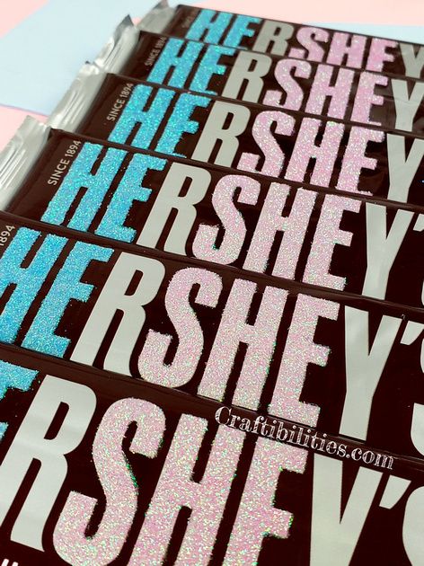 Gender reveal party idea - Glitter HERSHEY'S candy bars - HE or SHE - Party favor / table decoration - Pink and blue Hershey Gender Reveal Candy, Hershey Bar Gender Reveal, Hershey Gender Reveal, Gummy Bear Gender Reveal, Hersheys Gender Reveal, Pink And Blue Treats Gender Reveal, Treats For Gender Reveal Party, Party Favors For Gender Reveal Party, Christian Gender Reveal