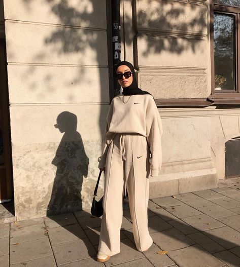 IMANE ASRY on Instagram: “Comfort would be an understatement, I want to live in this tracksuit.” Brown Tracksuit Outfit, Hijabi Airport Outfit, Brown Tracksuit, Hijabista Fashion, I Want To Live, Street Hijab Fashion, Tracksuit Outfit, Modern Hijab Fashion, Modest Fashion Hijab