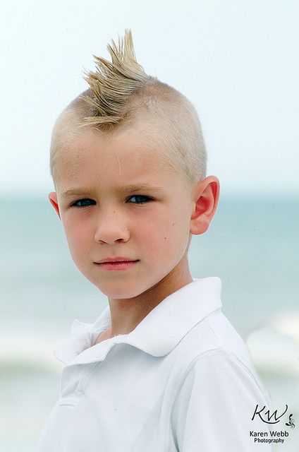 Mohawk! Totally doing this if I have a boy someday! New Haircuts For Boys, Boys Mohawk, Black Boys Haircuts, Short Hair For Boys, Boy Haircut, Boys Haircut, Choppy Bob Haircuts, Boys Hair, Mohawks