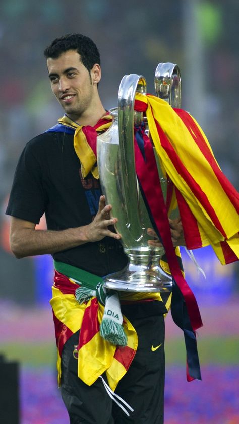 La Liga Trophy, Sergio Busquets, Fc Barcelona Wallpapers, Barcelona Players, Soccer Inspiration, S Love Images, Training Schedule, Pep Guardiola, Camp Nou