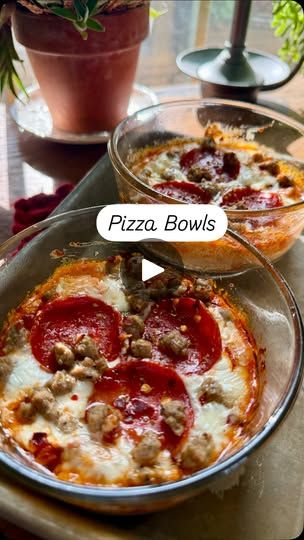 Low Carb Pizza Bowl Recipe, High Protein Pizza Bowl, Recipes With Blended Cottage Cheese, Pizza Cottage Cheese Bowl, Pizza In A Bowl, Cottage Cheese Pizza Bowl, High Protein Pizza, Pizza Bowls, Blended Cottage Cheese