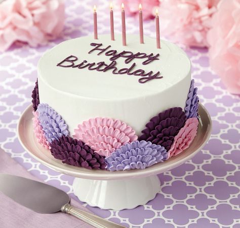 Simple buttercream cake Simple And Easy Cake Designs, Easy Buttercream Cake Decorating, Spring Cake Designs Simple, Easy Buttercream Cake Designs, Everyday Cake Decorating Ideas, Fun Birthday Cakes For Adults, 8 Inch Cake Designs, Simple Pastel Cake, Cake Designs Simple Easy