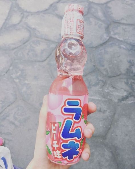 Snacks Japanese, Japanese Candies, Melody Aesthetic, Snacks Japonais, Japan Snacks, Aesthetic Drinks, Japanese Drinks, Korean Snacks, Asian Snacks