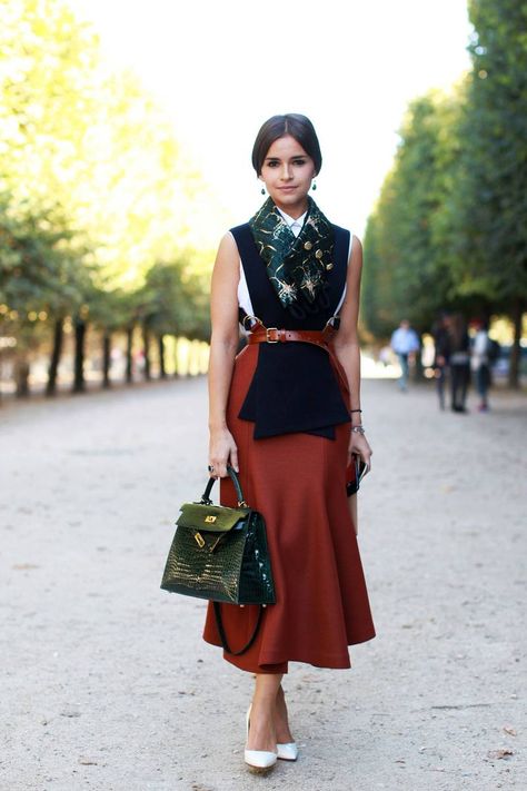 Fashion Week Dresses, 70 Outfits, Miroslava Duma, How To Wear A Scarf, Retro Mode, Looks Street Style, How To Wear Scarves, Style Crush, Alexa Chung