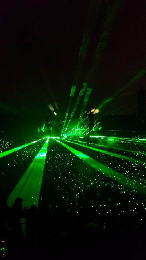 #concert #show #music #green #lights #aesthetic #concertlife Green Microphone Aesthetic, Green Concert Aesthetic, Green Lights Aesthetic, Green Music Aesthetic, Neat Aesthetic, Molecular Food, Character Claims, Disco Aesthetic, Concert Lights