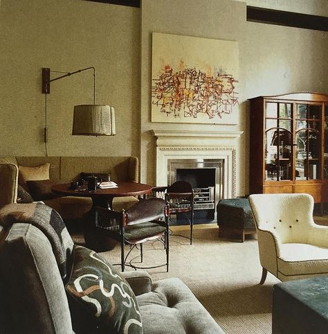 “INSPIRATIONAL INTERIORS: The final instalment of the Jonathan Reed designed London flat, as seen in The World of Interiors. The reception room; the…” Masculine Room, Monochromatic Room, Masculine Interior, Long Living Room, London Living, The World Of Interiors, Traditional Interior Design, London Flat, Ornate Furniture