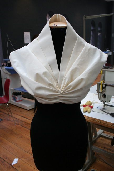 Garment Construction - decorative draping; pleat folds & gathering; couture sewing techniques: Pleats Draping, Garment Construction Techniques, Garment Construction, Knit Draping, Volume Draping, Creative Draping Fashion, Draping Knit Fabric, Draping Pattern, Draping Techniques