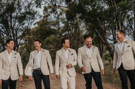 Beige Suit Wedding, Beige Suits Wedding, Black Groomsmen Suits, Wedding Groomsmen Attire, Suits Groom, Groom And Groomsmen Suits, Wedding Entourage, Groomsmen Looks, Wedding Tux