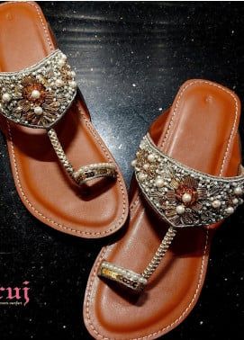 Zuruj Designer Khussa Online for Ladies / Womens - Sanaulla Store Indian Sandals, Women Office, Office Shoes, Stone Work, Palm Beach Sandals, Formal Style, Slip Ons, Leather Top, Summer Shoes