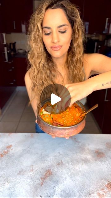 Sanjana Modha on Instagram: "🇮🇳 Matar Paneer is a popular Indian dish made with paneer cheese and peas in a creamy tomato-based sauce. It’s a delicious and nutritious vegetarian curry. This recipe for Matar Paneer is also easy to prepare, making it an amazing option for home cooks or people new to Indian food. Full recipe is on my website, link in bio for a limited time only. Grab it while it’s there. 🫛 The word ‘matar’ refers to peas in Hindi, and paneer is a fresh cheese made from milk that is curdled with lemon juice or vinegar. The peas and paneer are cooked in a creamy tomato-based sauce that is flavoured with spices like coriander, cinnamon, cloves, cumin and turmeric. While its roots are firmly grounded in Northern India, Matar Paneer is famous around the world. Today it’s a s Paneer Cheese, Vegetarian Curry, Fresh Cheese, Indian Dishes, How To Make Cheese, Website Link, Indian Food, Paneer, Lemon Juice