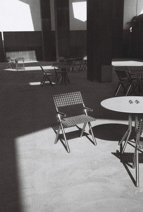 35mm analog photography black and white tila chair Bw Street Photography, Black And White Film Photography City, Black And White Film Photography Ideas, Black And White Film Photography Nature, Black And White Analog Photography, Bw Film Photography, B&w Film Photography, Black And White Film Photography 35mm, Film Photography Black And White