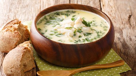 Haddock Chowder Recipe, Cullen Skink Recipe, Lancashire Hot Pot, Cullen Skink, Smoked Haddock, Scottish Dishes, Pie And Mash, Irish Dishes, Bubble And Squeak