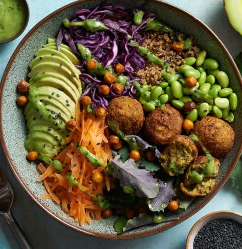 Falafel Poke Bowl, Falafel Bowl Vegan, Big Vegan Breakfast, Buddah Bowl Aesthetic, Budda Bowl Ideas, Vegan Falafel Bowl, Avocado Bowl Recipes, Healthy Falafel Bowl, Healthy Vegan Food Clean Eating