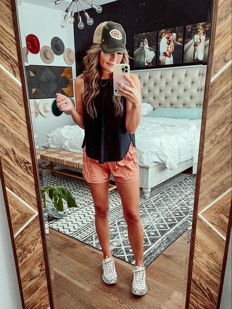 Camper Outfit Woman, Casual Soccer Mom Outfits Summer, Camping Shorts Outfit, Athleisure Outfits Free People, Cute Outdoor Outfit Summer, Hot Mom Walk Outfit, Cute Running Shorts Outfit, Womens Athletic Shorts Outfits, Athlesiure Fits Women Summer