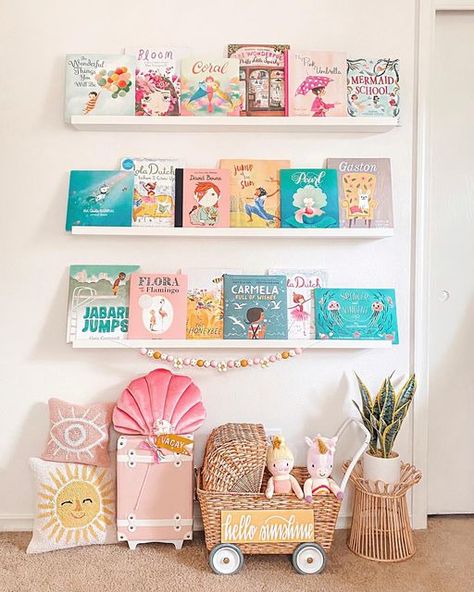 Holiday Bookshelves, Girls Bookshelf, Toy Story Room, Mermaid School, Bookshelf Makeover, Bookshelf Ideas, Sunshine Girl, Girls Playroom, Toddler Playroom