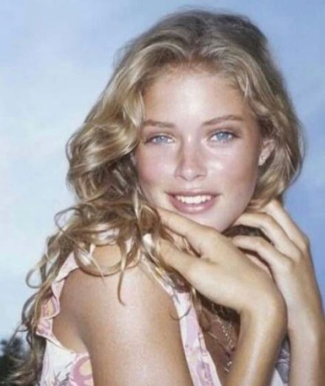 Young Doutzen  #supermodel #beauty Story Aesthetic, Vacation Hairstyles, Doutzen Kroes, Dream Hair, Mode Inspiration, Pretty Face, العناية بالبشرة, Hair Goals, Hair Looks