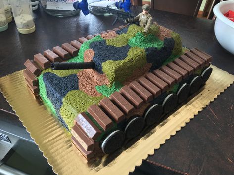 Kids Army Cake Ideas Boy Birthday, Camouflage Cake Ideas, Army Cakes For Boys, Army Man Cake, Army Cake Design, Army Cake Ideas, Army Themed Cake, Army Birthday Party Ideas, Tank Birthday Cake