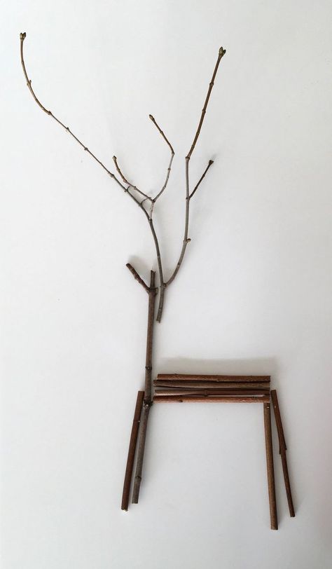 SO cute! This tutorial for how to make twig reindeer is perfect for a fun Christmas craft. Use these DIY twig reindeer to decorate your mantle this holiday season! #twigreindeer #stickreindeer #DIYreindeer #reindeer Driftwood Holiday Crafts, Twig Reindeer, Camo Bathroom, Birch Crafts, Twig Decor, Twigs Diy, Reindeer Diy, Willow Furniture, Twig Christmas Tree